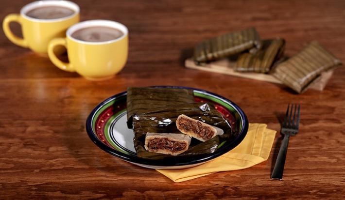 tamales de mole con cerdo