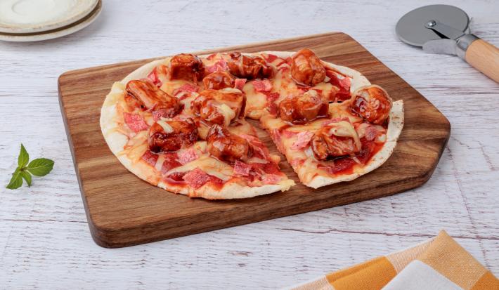 Pizza de Tocino y Pollo BBQ