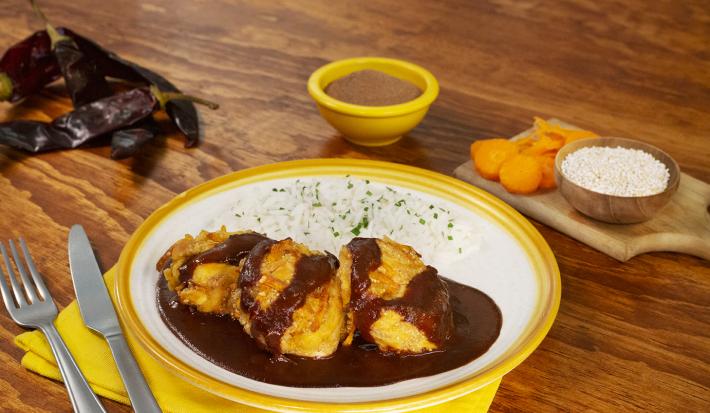 Croquetas con salsa de guajillo