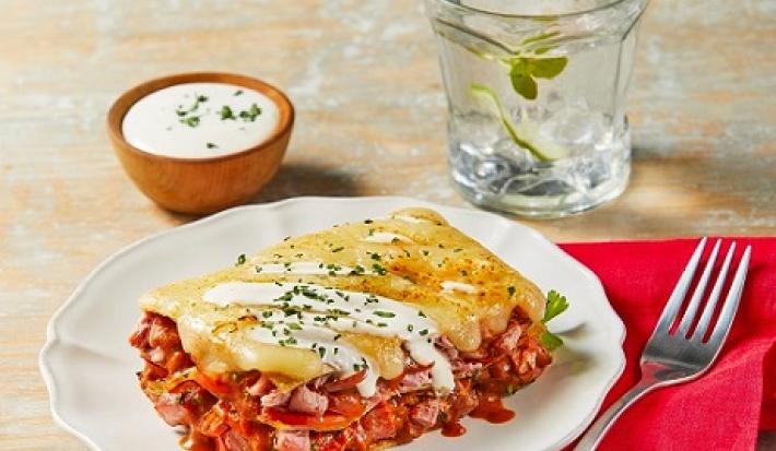 Pastel azteca con carnitas de atún