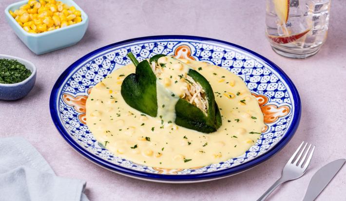 Chiles Rellenos con Salsa de Elote