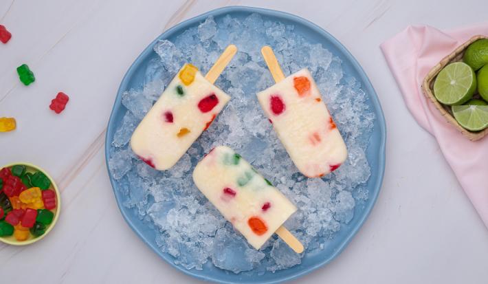 Paletas Cremosas con Gomitas