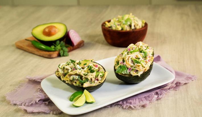 Aguacate relleno de pollo