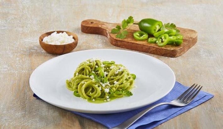 Spaguetti con salsa de jalapeño y cilantro