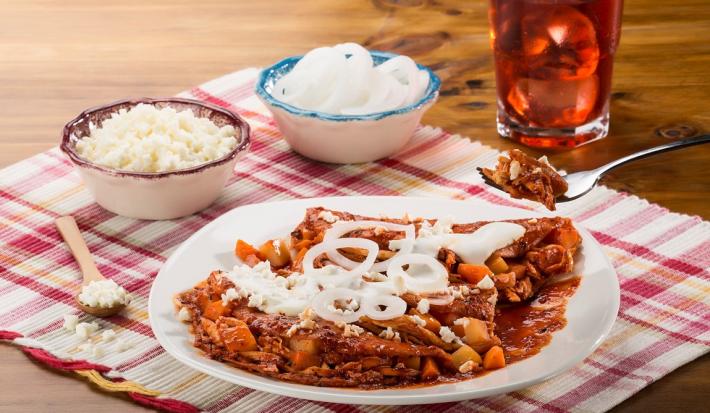 ENCHILADAS POTOSINAS preparadas con CONSOMATE®.