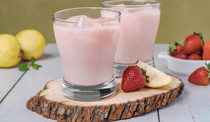 Agua de Fresa con Guayaba