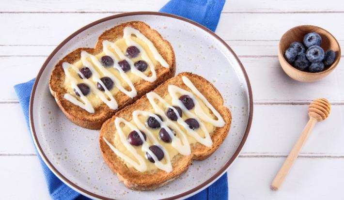 PAN con MORAS preparado con Leche Condensada LA LECHERA® Sirve Fácil