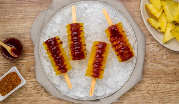 Paletas Heladas de Piña con Chamoy