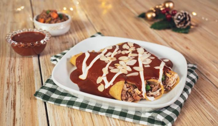 ENCHILADAS de PAVO preparadas con Leche Evaporada CARNATION® CLAVEL®