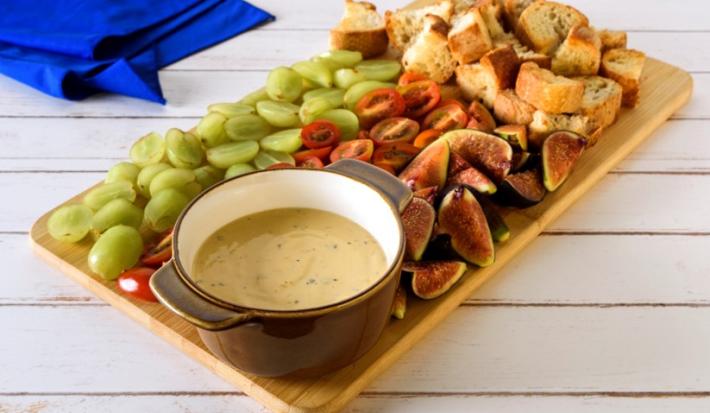 FONDUE de TRES QUESOS preparado con Media Crema NESTLÉ®