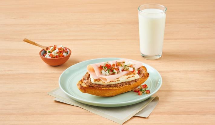 Molletes con Pico de Gallo