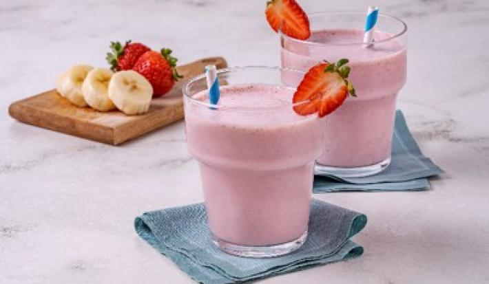 Malteada de Fresa con Avena y Plátano