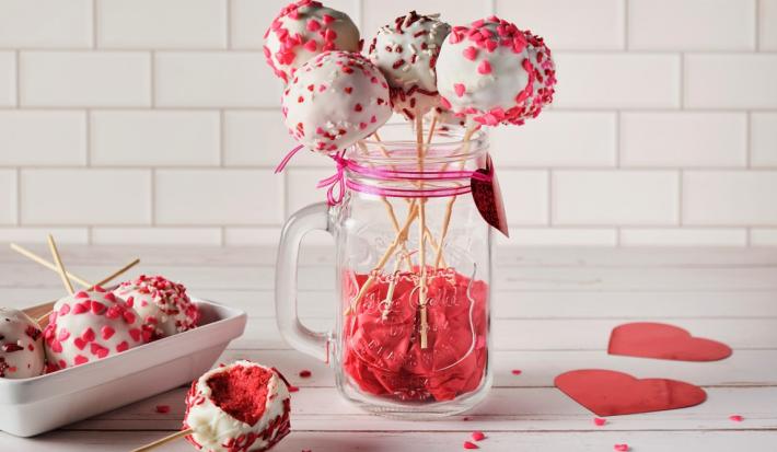 CAKE POPS RED VELVET preparados con Leche Condensada LA LECHERA®