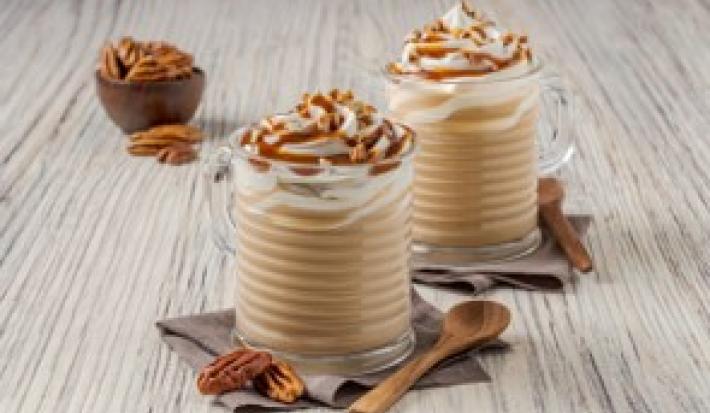 Latte Caramelo con Nueces Tostadas