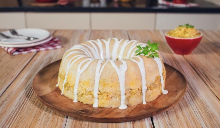 ROSCA de TAMAL VERDE preparada con Leche Evaporada CARNATION® CLAVEL®