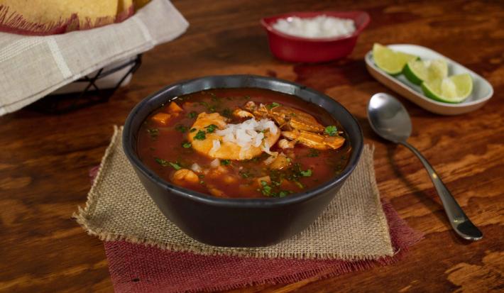 Caldo de camarón con jaiba