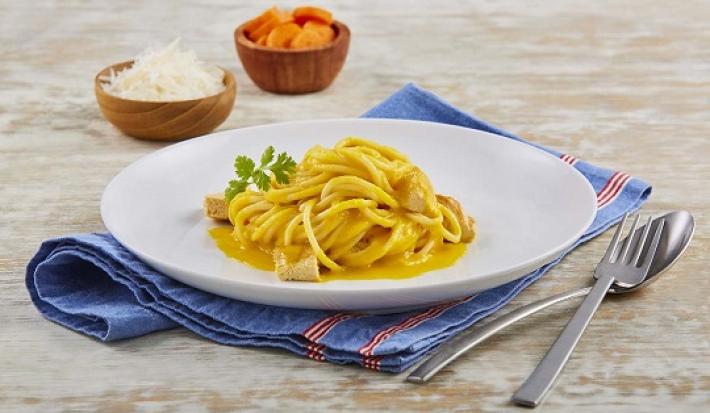 Spaguetti con salsa de zanahoria asada