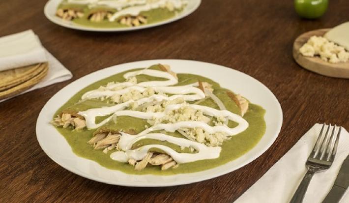 Enchiladas verdes cremosas