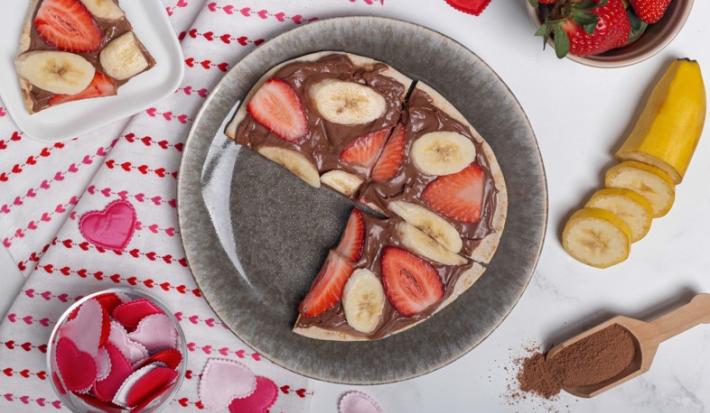 Pizza de chocolate con fruta