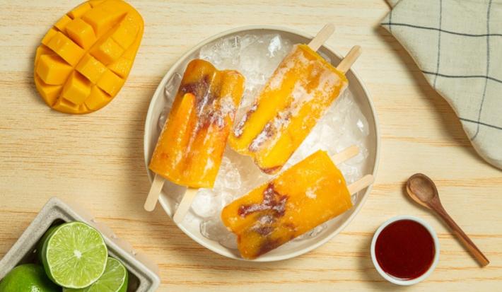 Paletas de Mango con Chamoy