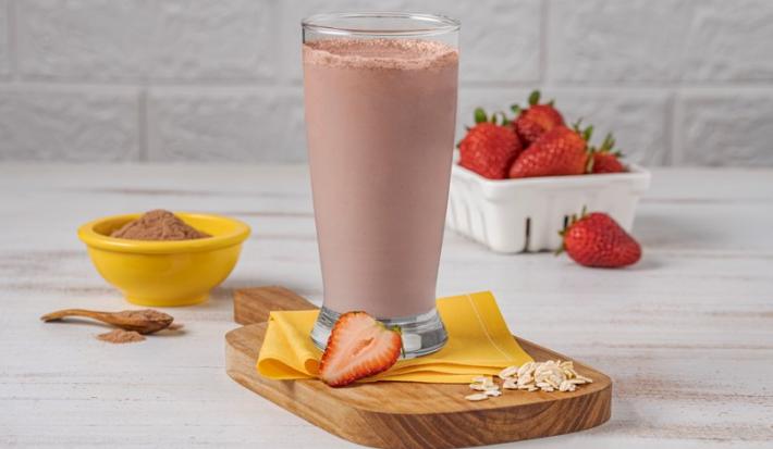 Licuado de Chocolate con Fresa y Granola