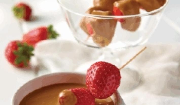 brocheta fresa y dulce de leche