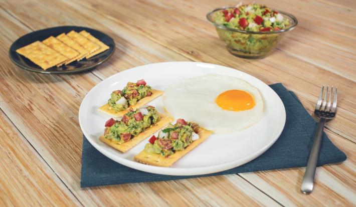 TAPAS de AGUACATE con PICO de GALLO preparado con JUGO MAGGI®