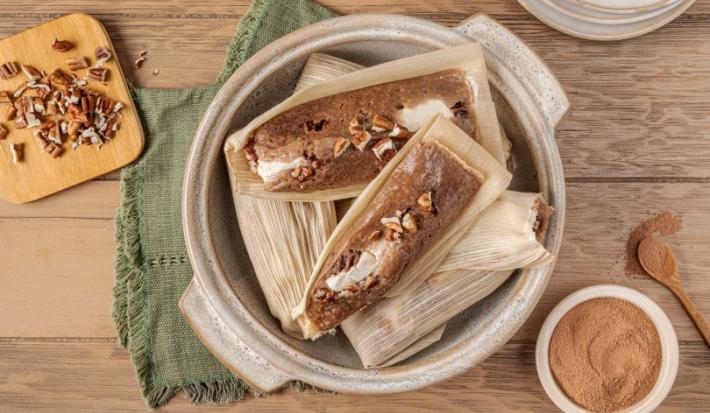 Tamales de Chocolate con Queso y Nuez