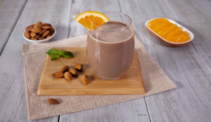 Agua de avena, naranja y chocolate