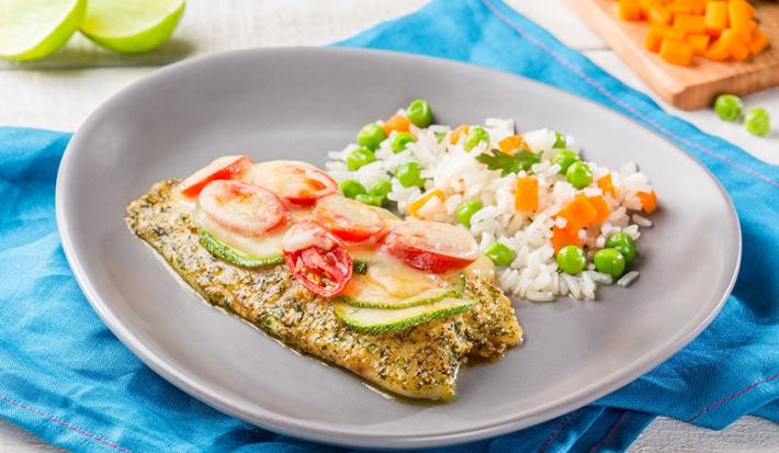 PESCADO EMPAPELADO CON AJO Y CEBOLLA