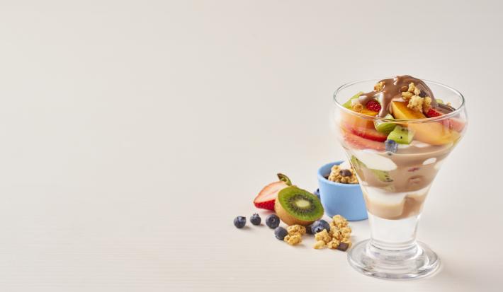 Copa de frutas y granola