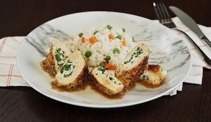 Pechuga rellena con requeson y espinaca a la leña